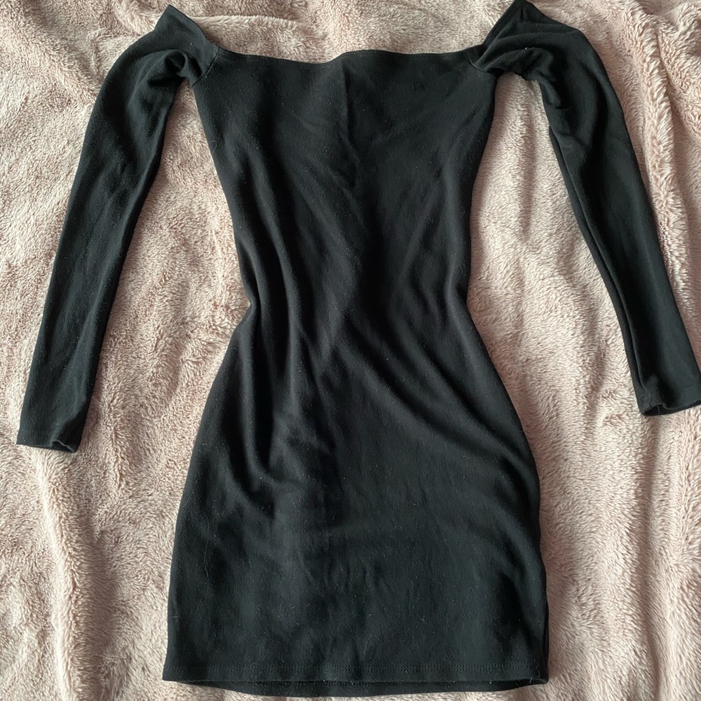 Off the shoulder black mini bodycon dress